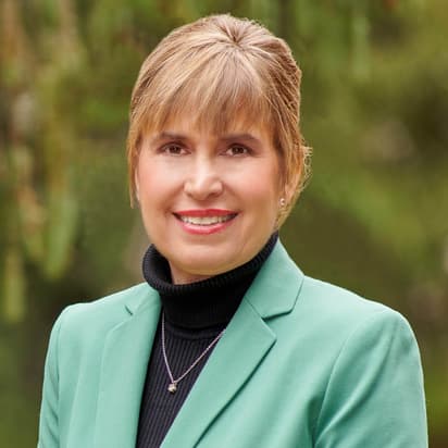 Caroline Henrich Headshot